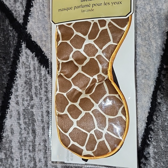 PIER IMPORTS GIRAFFE PRINT LAVENDER EYE MASK & LEOPARD PRINT ROUND STUD EARRINGS - Picture 4 of 11